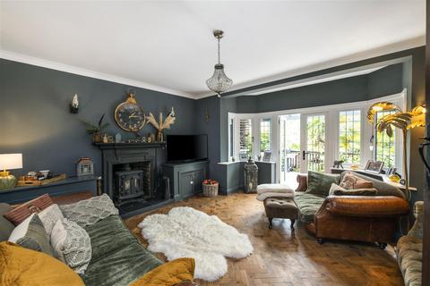 4 bedroom detached house for sale - Lackford Road, Chipstead,