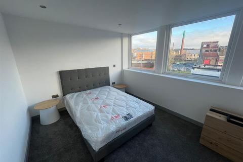 2 bedroom apartment to rent, Yeadon House, Leeds LS19