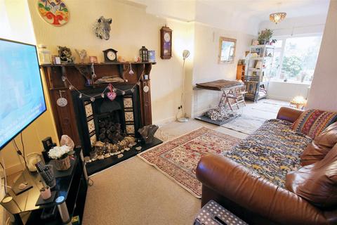 62 Canterbury Road, Penn, Wolverhampton, WV4 4EH
