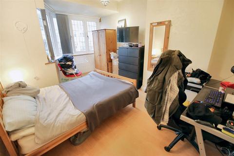62 Canterbury Road, Penn, Wolverhampton, WV4 4EH