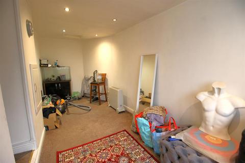 62 Canterbury Road, Penn, Wolverhampton, WV4 4EH