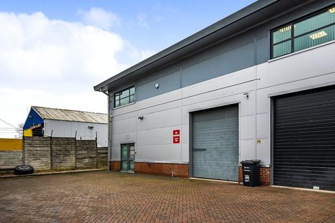 Industrial unit to rent - 10 Devonshire Business Centre, Cranborne Road, Potters Bar, EN6 3JR