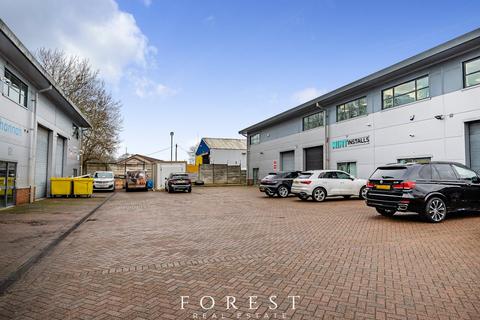 Industrial unit to rent, 10 Devonshire Business Centre, Cranborne Road, Potters Bar, EN6 3JR