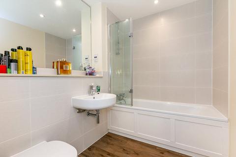 240 Canalside, Redhill, RH1 2FW