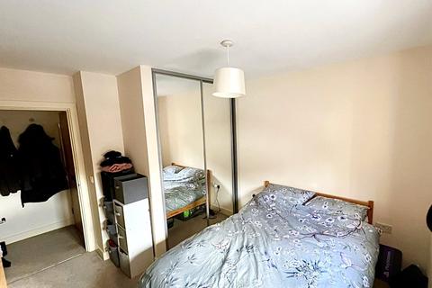 240 Canalside, Redhill, RH1 2FW