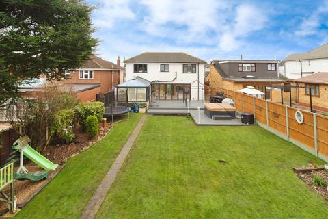 4 bedroom detached house for sale, Main Road, Hockley, SS5