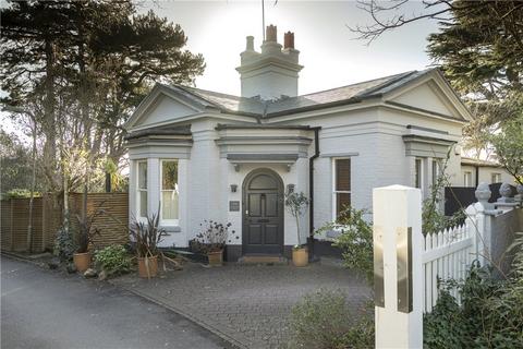 4 bedroom detached house for sale, Warren Rise, Kingston Upon Thames, KT2