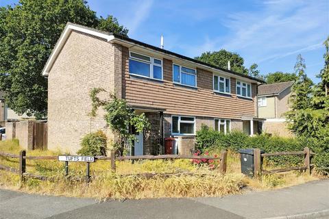 27 Tufts Field, Midhurst, GU29 9BU