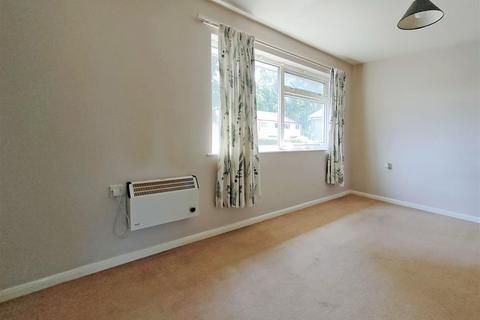 27 Tufts Field, Midhurst, GU29 9BU