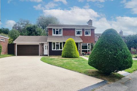 107 The Fairway, Midhurst, GU29 9JF