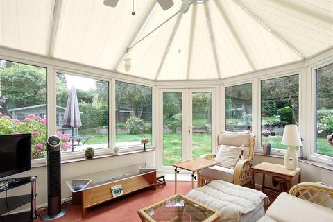107 The Fairway, Midhurst, GU29 9JF