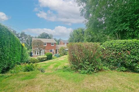107 The Fairway, Midhurst, GU29 9JF