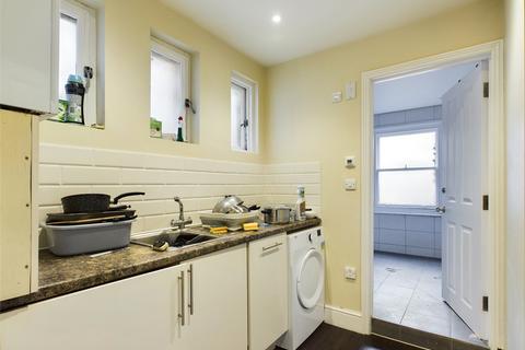 4 bedroom apartment to rent, Brunswick Place, Hove, East Sussex, BN3