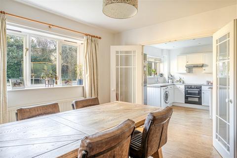 16 Haddons Close, Malmesbury, SN16 0JG
