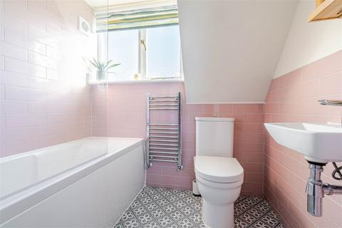 16 Haddons Close, Malmesbury, SN16 0JG