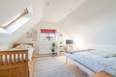 16 Haddons Close, Malmesbury, SN16 0JG