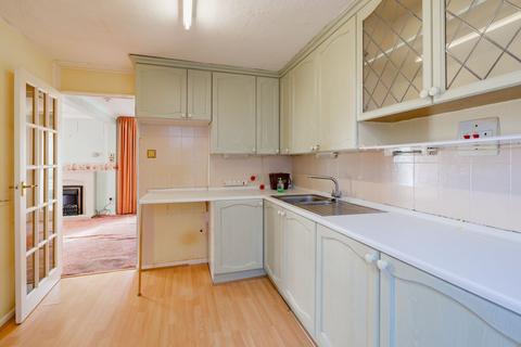11 Churchill Drive, Crediton, EX17 2DW