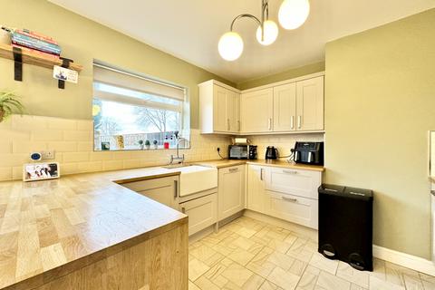 13 Coronation Street, Wrenthorpe, Wakefield, WF2 0HT