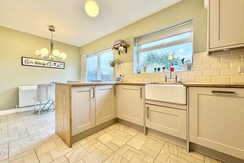 13 Coronation Street, Wrenthorpe, Wakefield, WF2 0HT