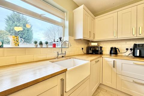 13 Coronation Street, Wrenthorpe, Wakefield, WF2 0HT