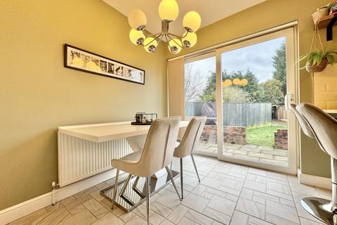 13 Coronation Street, Wrenthorpe, Wakefield, WF2 0HT