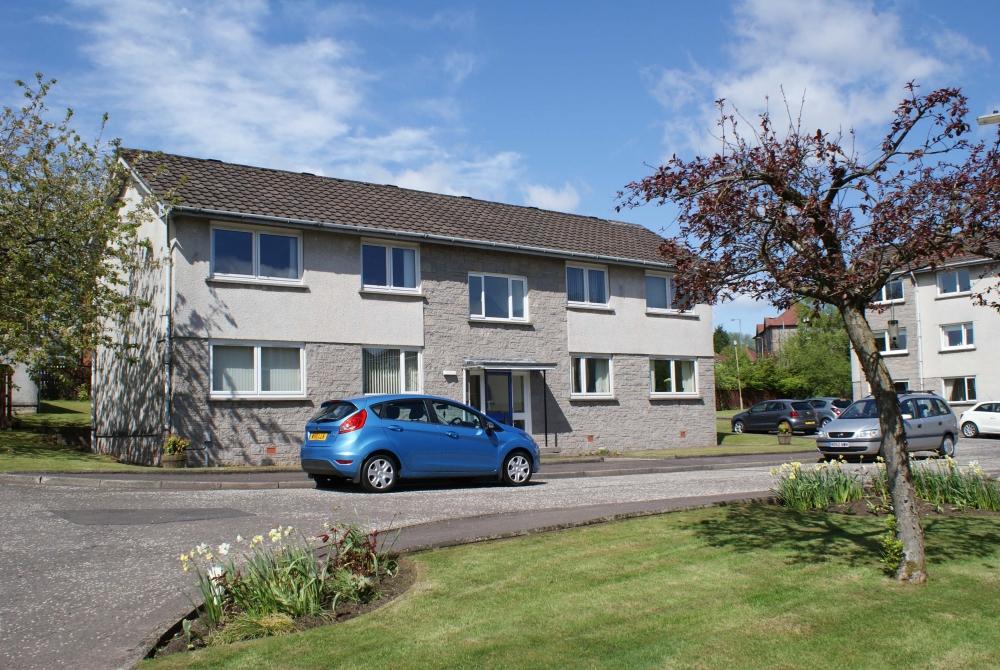 31 Queens Court, Milngavie, G62 6QA 1 bed flat £725 pcm (£167 pw)