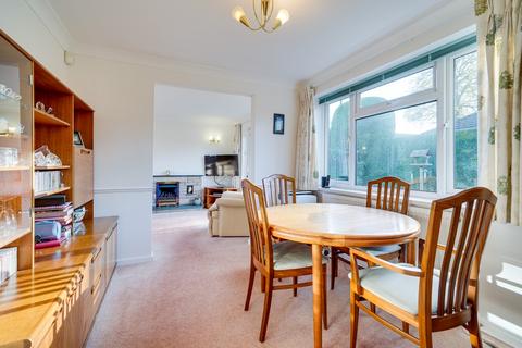 2 Cedar Crescent, Royston, SG8 5BP