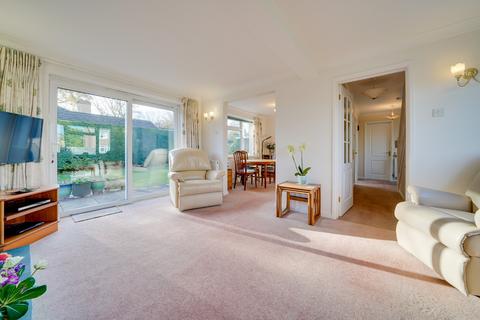 2 Cedar Crescent, Royston, SG8 5BP