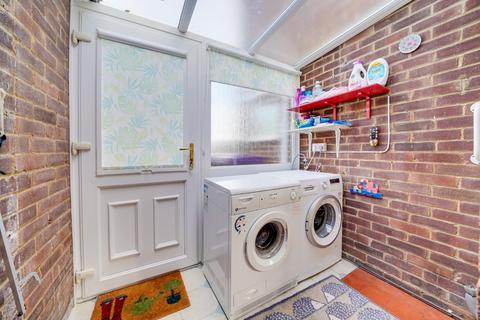 2 Cedar Crescent, Royston, SG8 5BP