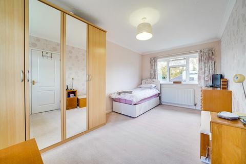 2 Cedar Crescent, Royston, SG8 5BP