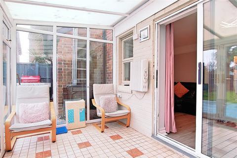 16 Coniston Way, Littlehampton, BN17 6SR