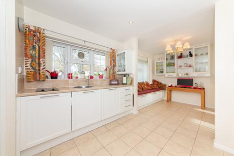 2 bedroom detached bungalow for sale - Green Drift, Royston, Hertfordshire, SG8