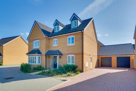 5 bedroom detached house for sale - Hammond Close, Royston, Hertfordshire, SG8