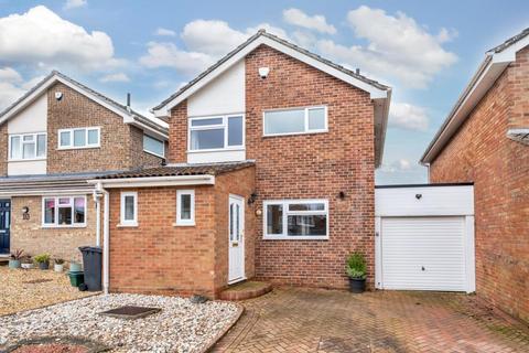 8 Falcon Close, Basingstoke, RG22 5PP