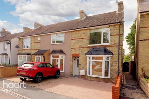 3 bedroom end of terrace house to rent, Cudworth Road, Ashford