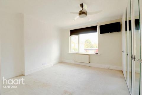 3 bedroom end of terrace house to rent, Cudworth Road, Ashford