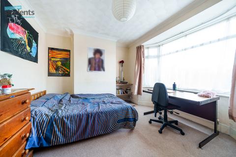 4 bedroom semi-detached house to rent, Lower Bevendean Avenue, East Sussex BN2