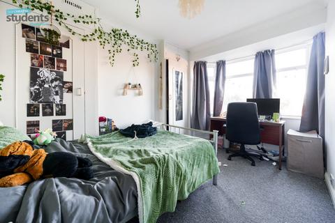 4 bedroom semi-detached house to rent, Lower Bevendean Avenue, East Sussex BN2