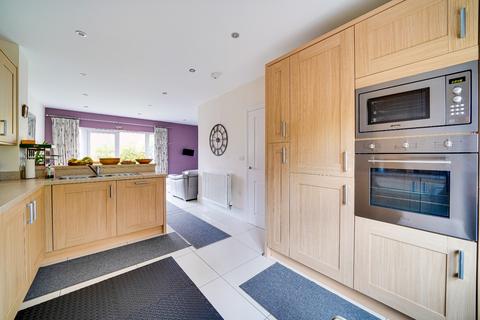 4 bedroom detached house for sale - Ivy Lane, Royston, Hertfordshire, SG8