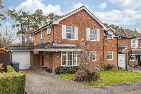 8 Chesterton Close, East Grinstead, RH19 4BE