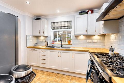 8 Chesterton Close, East Grinstead, RH19 4BE