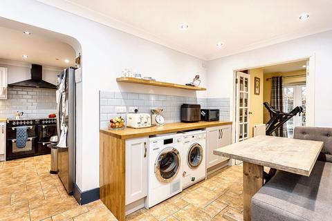 8 Chesterton Close, East Grinstead, RH19 4BE