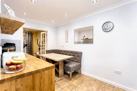 8 Chesterton Close, East Grinstead, RH19 4BE