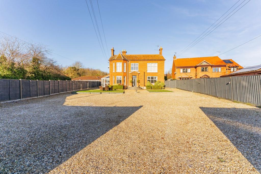 Crown Road, Buxton, NR10 7 bed detached house for sale £900,000