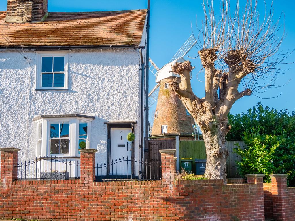 Rayleigh, Rayleigh SS6 3 bed cottage for sale £350,000