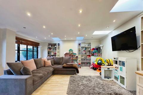 1 Tuscany View, Salford, M7 3TX