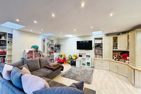 1 Tuscany View, Salford, M7 3TX