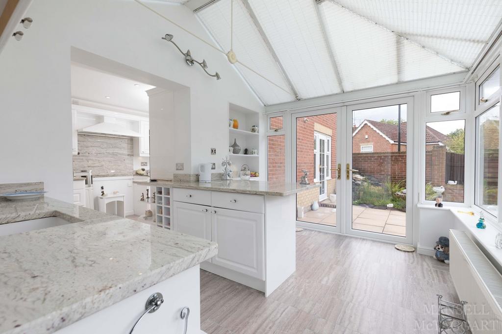 Maidenbower, Crawley RH10 3 bed detached house for sale £550,000