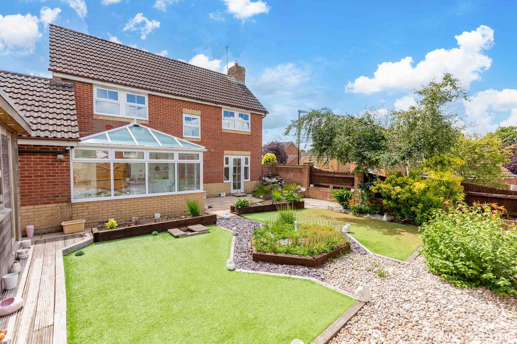 Maidenbower, Crawley RH10 3 bed detached house for sale £550,000