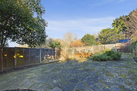 Flat 2, 6 Farnaby Road, Bromley, BR1 4BJ